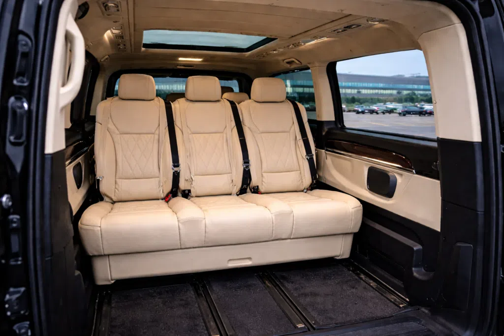Intérieur VIP Mercedes Classe V — voyage d'affaires en Van pour Bruxelles, Amsterdam, Genève