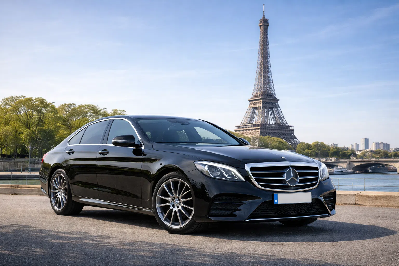 Chauffeur privé VTC Paris Tour Eiffel — city tour Paris berline Mercedes chauffeur